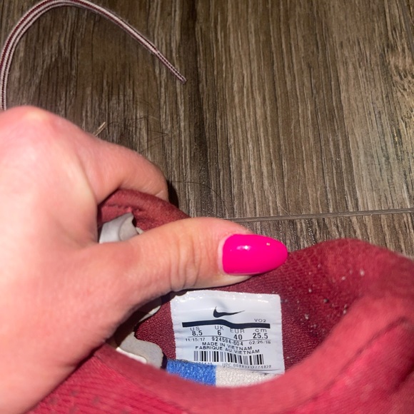 *buy 2 pairs shoes, 2nd pair is 1/2 off* just add to your bundle.
Nike Metcon 4 - Picture 4 of 4